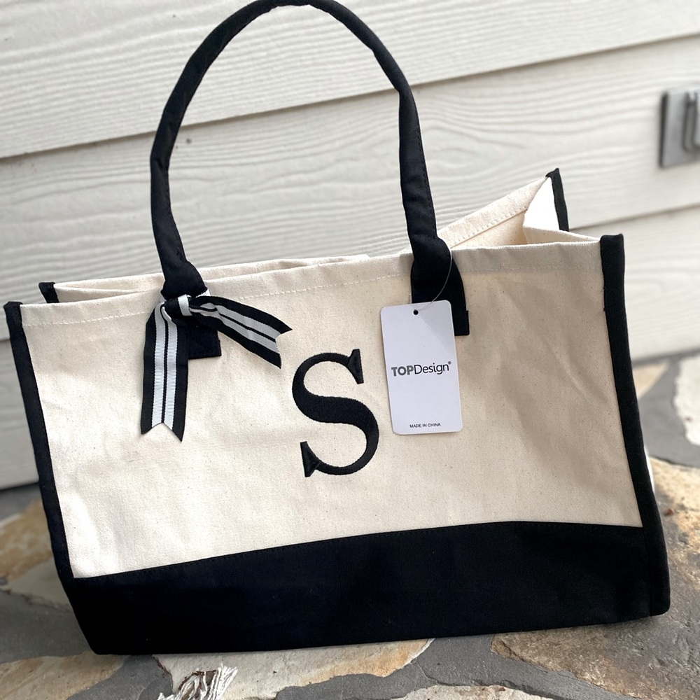 Top design personalized “S” initial canvas tote beach or shopping bag.  NWT
